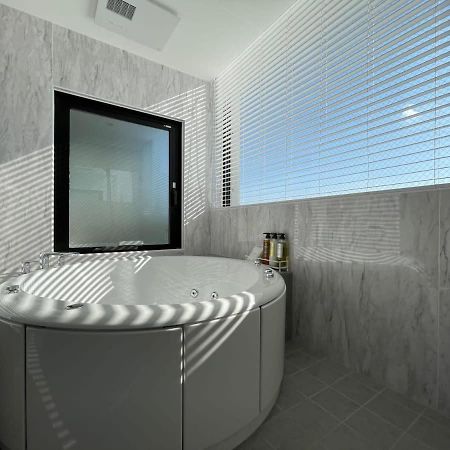 הירושימה Bhotel Nekoyard - Scenic Penthouse Studio With Jacuzzi & Spacious Terrace מראה חיצוני תמונה
